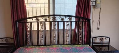 2 king size iron rod bed for sale in good condition