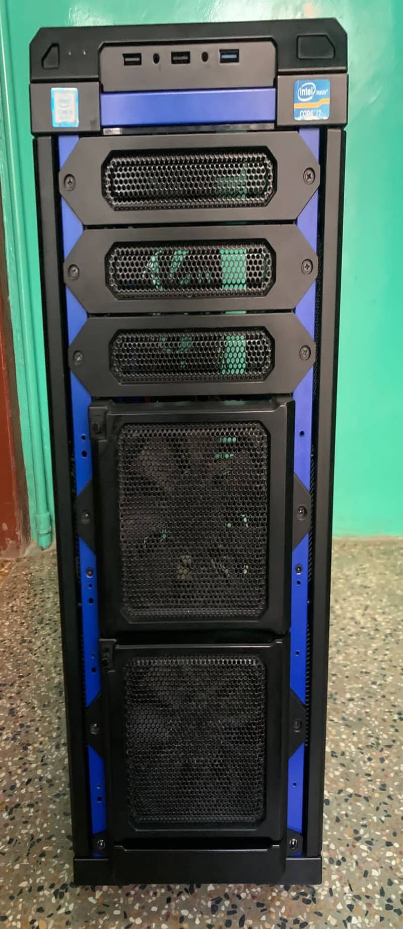 Gaming PC Casing 4 fan stall blue light aswell 5