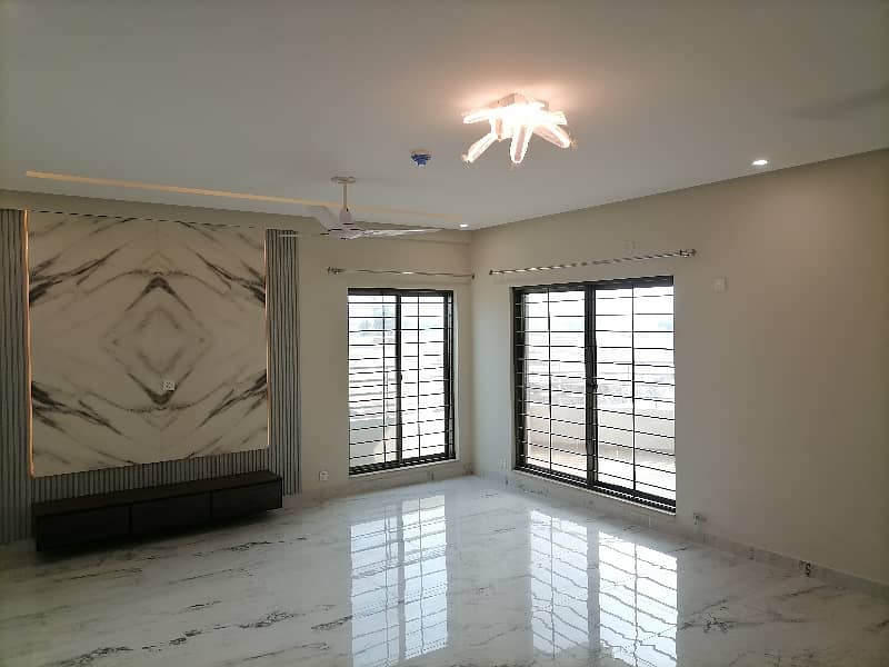 Highly-Desirable 10 Marla Flat Available In Askari 11 - Sector D 7