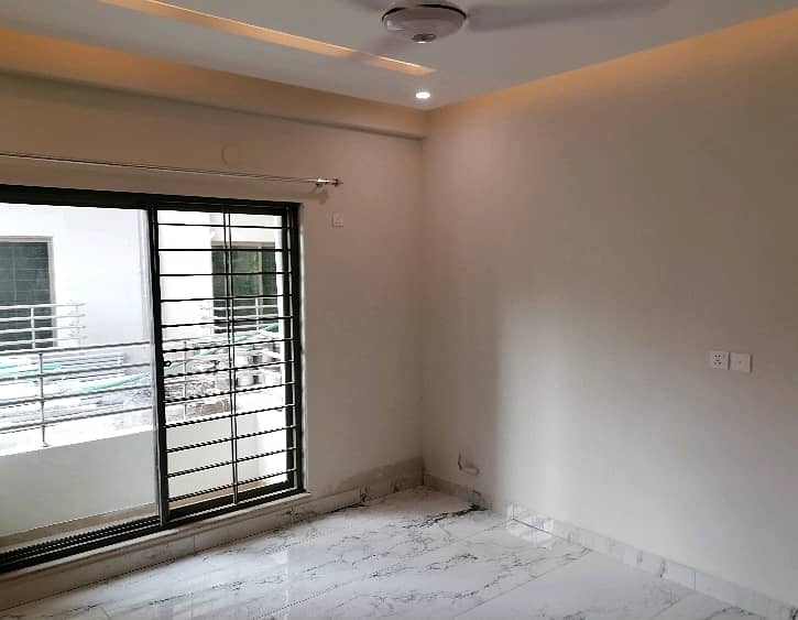 10 Marla Flat available for rent in Askari 11 - Sector D, Lahore 1