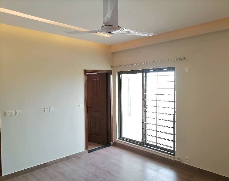 10 Marla Flat available for rent in Askari 11 - Sector D, Lahore 2