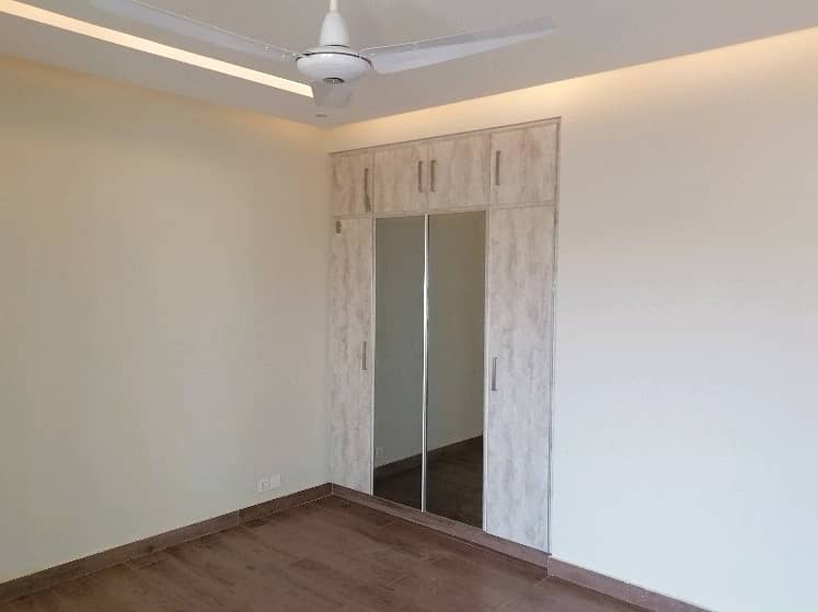 10 Marla Flat available for rent in Askari 11 - Sector D, Lahore 3