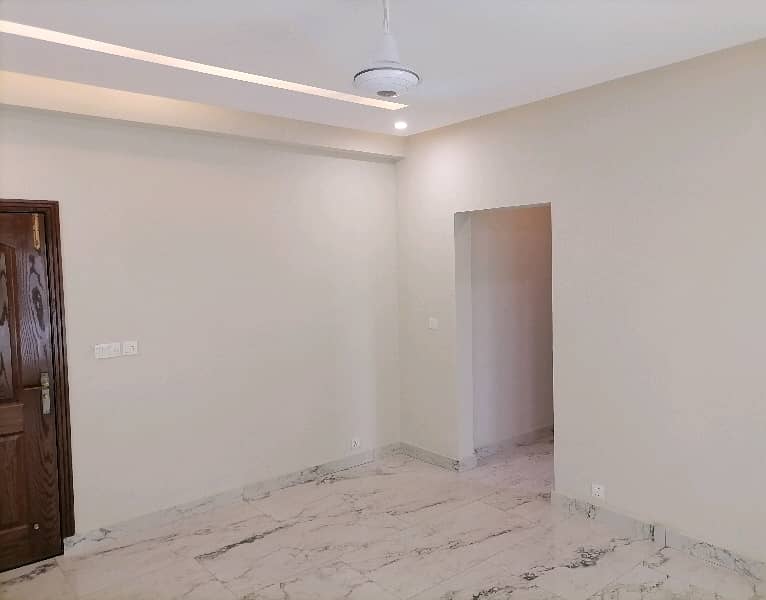 10 Marla Flat In Askari For rent At Good Location 0