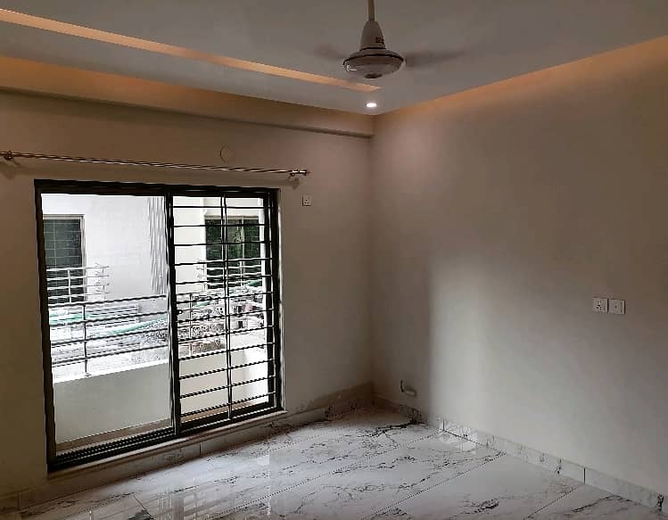 10 Marla Flat In Askari For rent At Good Location 1