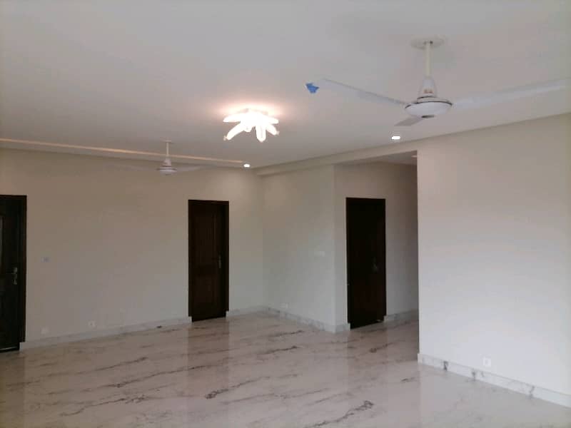 10 Marla Flat In Askari For rent At Good Location 6