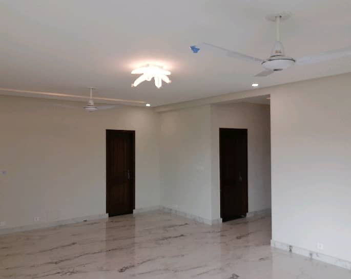 10 Marla Flat Situated In Askari 11 - Sector D For rent 0