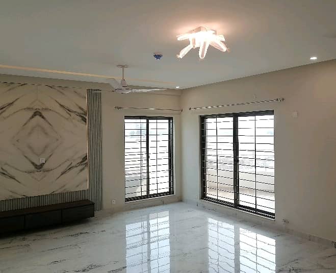 10 Marla Flat Situated In Askari 11 - Sector D For rent 1