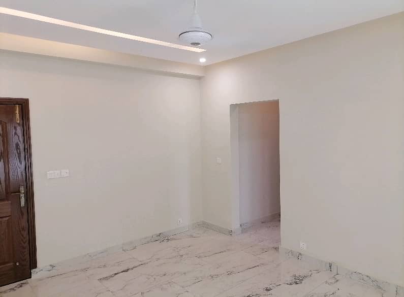 10 Marla Flat For rent In Askari 11 - Sector D Lahore In Only Rs. 127000 1