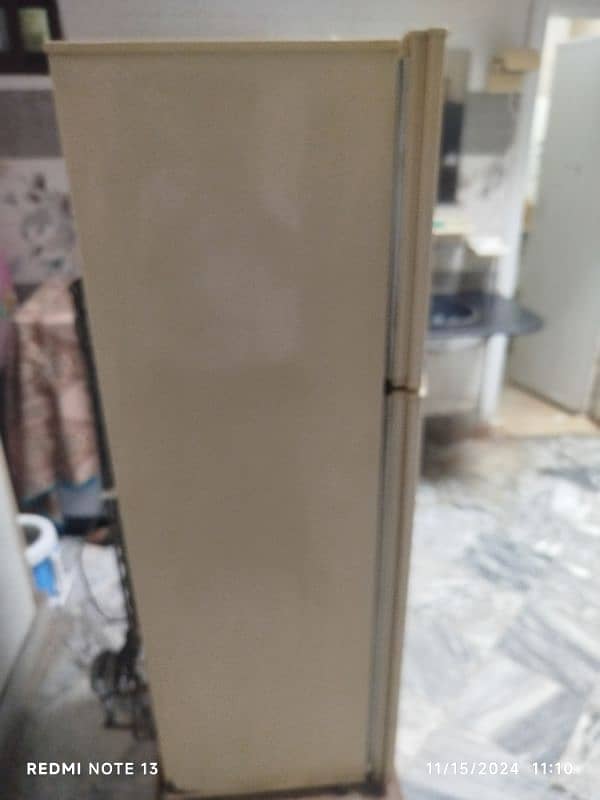 PEL FRIDGE MEDIUM SIZE GOLDEN COLOUR.    . . . . . WITH FREE HOLDING STAND. 2