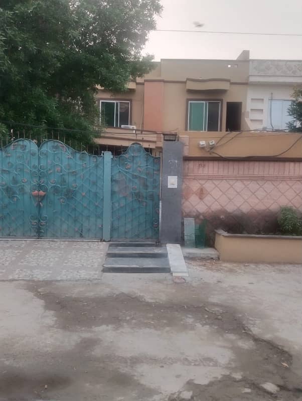 13 Marla Double Unit House For Sale in Khayaban Colony 2 Madina Town Faisalabad 8