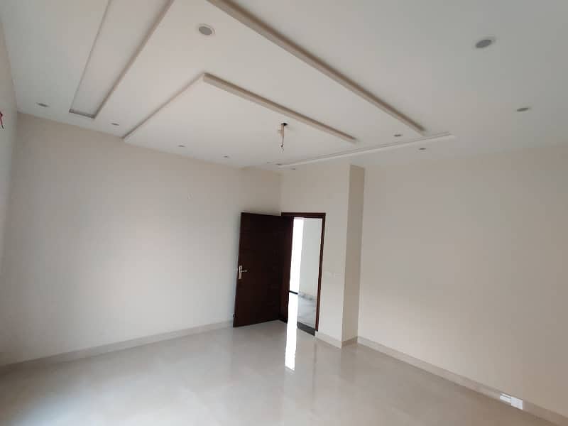 Prime Location In Grand Avenues Housing Scheme Upper Portion Sized 5 Marla For rent 4