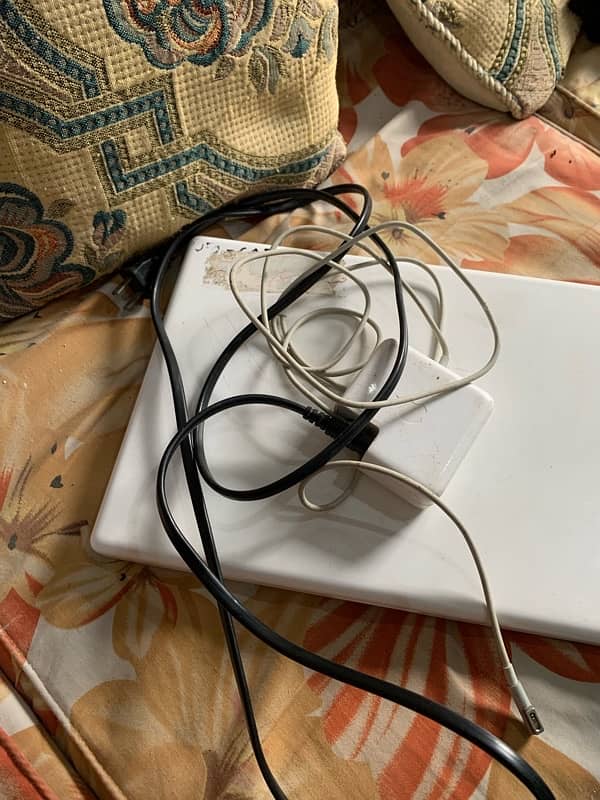 MacBook 2007 with charger all accessories 2