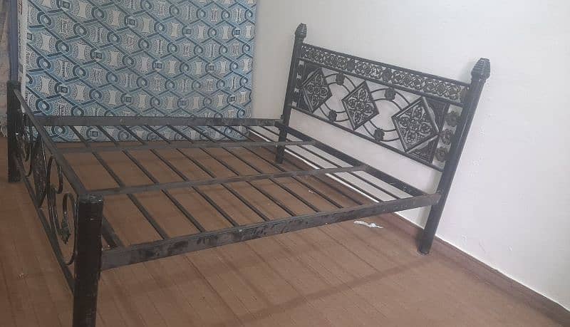 Iron bed 0