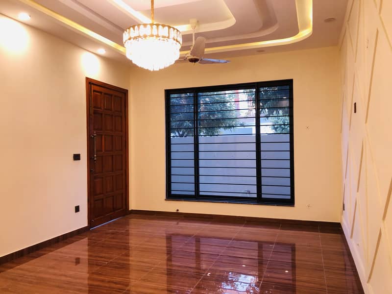 Designer House For Sale In Top City 1 18