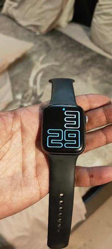 Apple watch series 4  44 mm Space Grey 10/10 condition 1