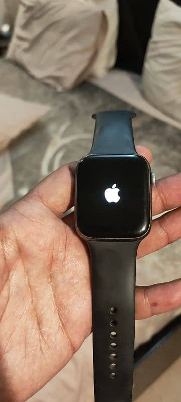 Apple watch series 4  44 mm Space Grey 10/10 condition 3