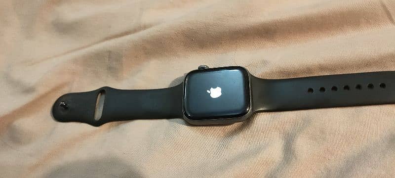 Apple watch series 4  44 mm Space Grey 10/10 condition 5