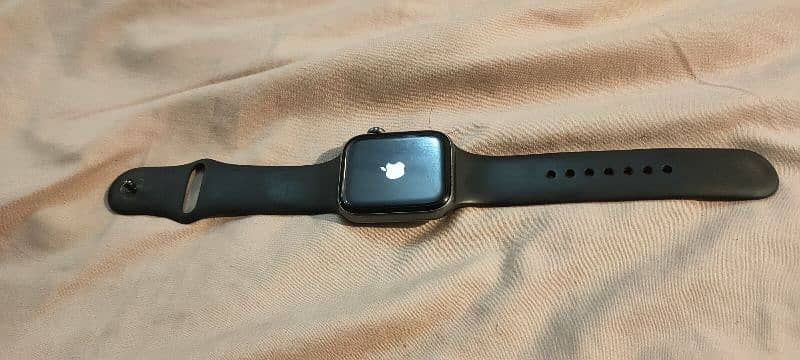 Apple watch series 4  44 mm Space Grey 10/10 condition 7