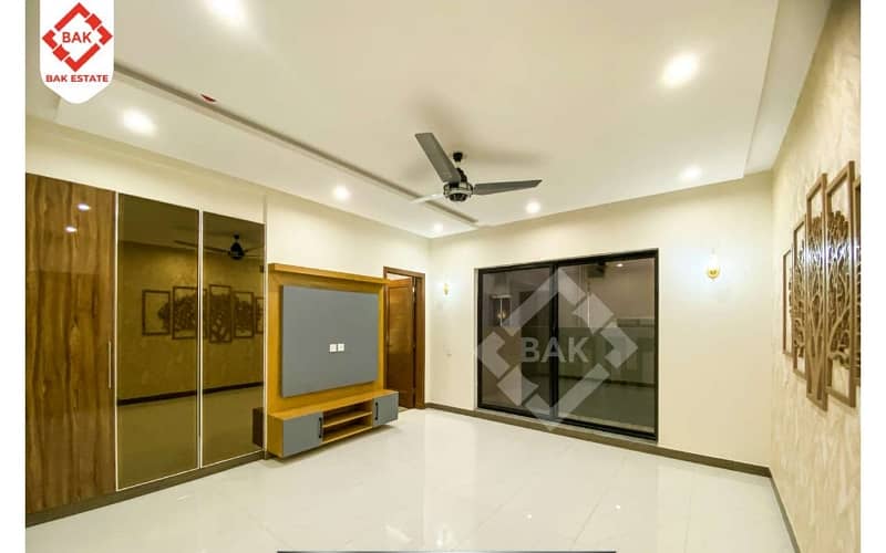 300 SQ ft appointment 2st floor available for rent in formanites Housing scheme block A LAHORE. 19