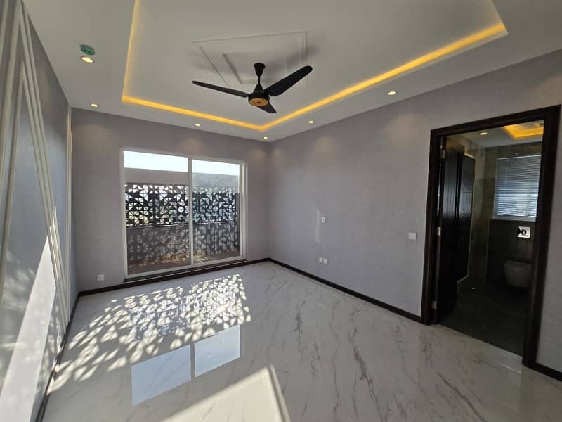 BRAND NEW LUXURY MODERN UPPER PORTION WITH GAS AVAILABLE FOR RENT IN STATE LIFE PHASE 1 BLOCK -E LAHORE. 1