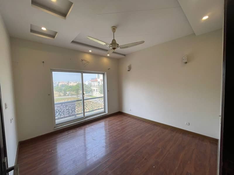 5 MARLA BRAND NEW MODERN UPPER PORTION AVAILABLE FOR RENT IN FORMANITES HOUSING SCHEME BLOCK -M LAHORE . PRIME LOCATION. DRIECT ACCESS FROM MAIN ROAD. 2