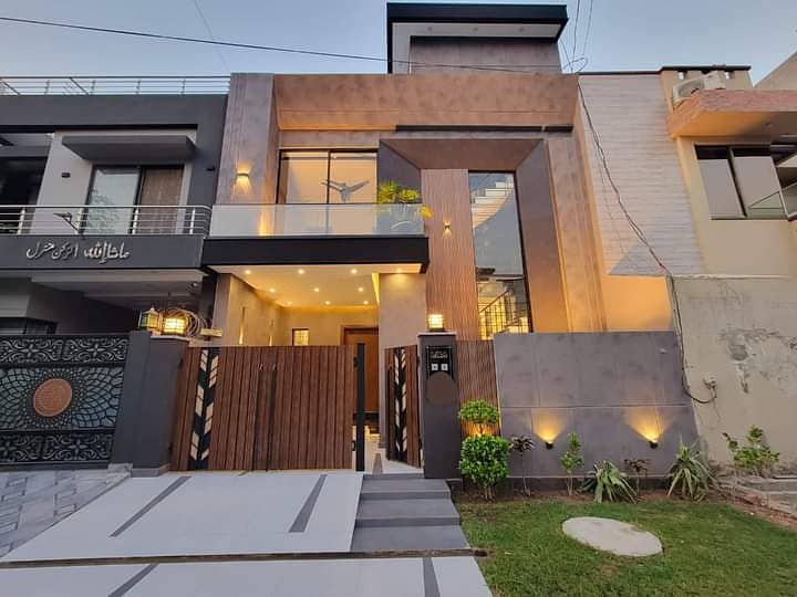 5 MARLA BRAND NEW LUXURY ELEVATION DESIGN MODERN HOUSE AVAILABLE FOR SALE IN FORMANITES HOUSING SCHEME BLOCK -M LAHORE. Driect Access main road. Best for investment. LDA approved society. Best offer require. 1