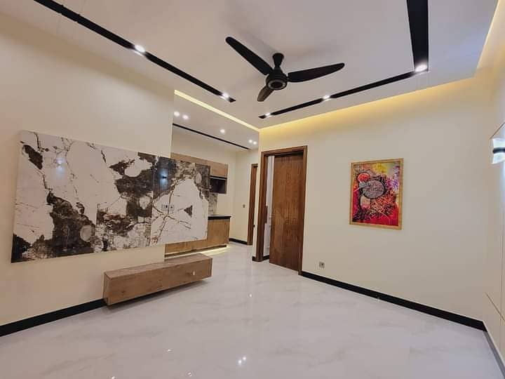 5 MARLA BRAND NEW LUXURY ELEVATION DESIGN MODERN HOUSE AVAILABLE FOR SALE IN FORMANITES HOUSING SCHEME BLOCK -M LAHORE. Driect Access main road. Best for investment. LDA approved society. Best offer require. 23