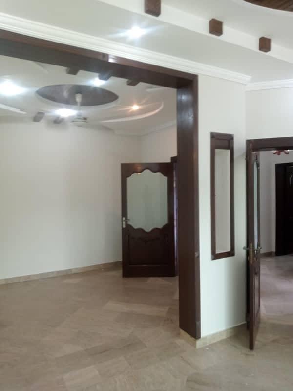 10 MARLA MODERN ELEVATION DESIGN INDEPENDENT HOUSE WITH GAS AVAILABLY FOR RENT DHA PHASE 5 BLOCK -D LAHORE.  DRIECT ACCESS FROM MAIN ROAD.  CLOSE MASJID COMMERCIAL SHOPS PARK'S. 5