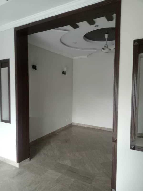 10 MARLA MODERN ELEVATION DESIGN INDEPENDENT HOUSE WITH GAS AVAILABLY FOR RENT DHA PHASE 5 BLOCK -D LAHORE.  DRIECT ACCESS FROM MAIN ROAD.  CLOSE MASJID COMMERCIAL SHOPS PARK'S. 10