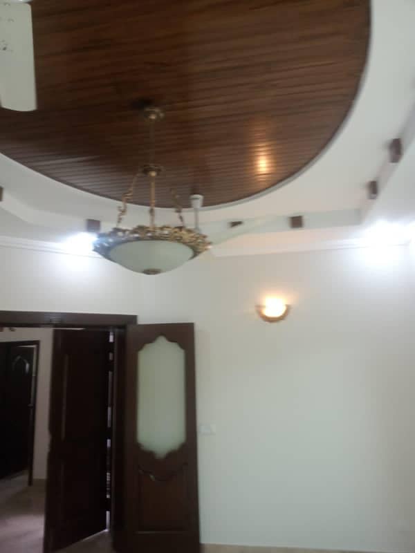 10 MARLA MODERN ELEVATION DESIGN INDEPENDENT HOUSE WITH GAS AVAILABLY FOR RENT DHA PHASE 5 BLOCK -D LAHORE.  DRIECT ACCESS FROM MAIN ROAD.  CLOSE MASJID COMMERCIAL SHOPS PARK'S. 11