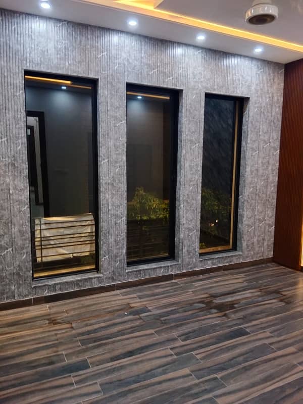 10 MARLA MODERN ELEVATION DESIGN INDEPENDENT HOUSE WITH GAS AVAILABLY FOR RENT DHA PHASE 5 BLOCK -D LAHORE.  DRIECT ACCESS FROM MAIN ROAD.  CLOSE MASJID COMMERCIAL SHOPS PARK'S. 16