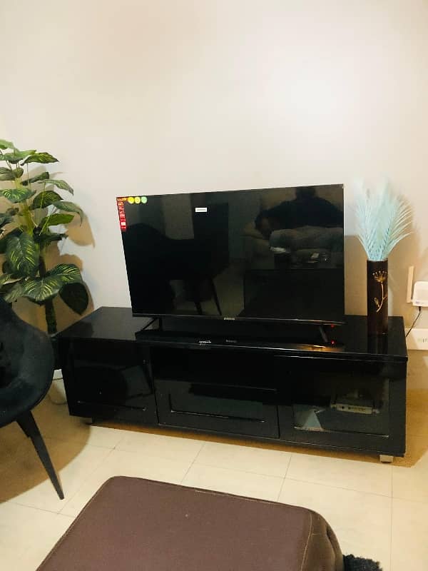 5 MARLA fully furnished BRAND NEW LUXURY APPOINTMENT DAILY BASIC 24 HOURS AVAILABLE FOR RENT IN DHA PHASE 8 EX PARK VIEW LAHORE.  daily basic 24 HOURS rent 16000 thousand with electricity bil. 3