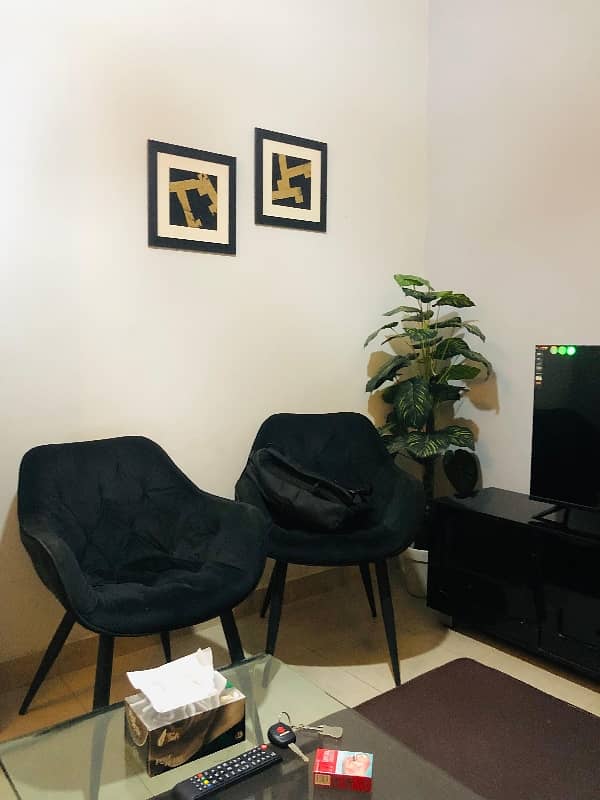 5 MARLA fully furnished BRAND NEW LUXURY APPOINTMENT DAILY BASIC 24 HOURS AVAILABLE FOR RENT IN DHA PHASE 8 EX PARK VIEW LAHORE.  daily basic 24 HOURS rent 16000 thousand with electricity bil. 4