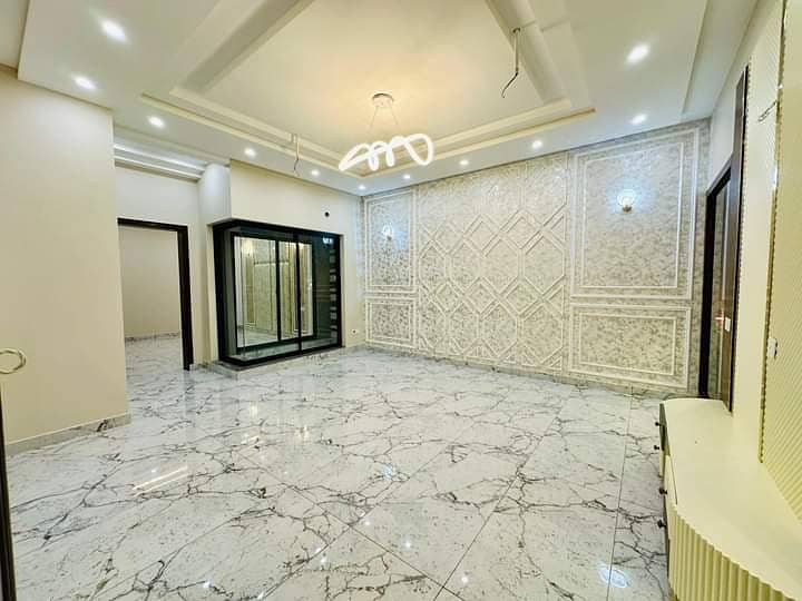 1 KANAL NOW LUXURY ELEVATION DESIGN MODERN LOWER PORTION WITH GAS AVAILABLY FOR RENT IN STATE LIFE PHASE 1 BLOCK -D LAHORE. DRIECT ACCESS FROM MAIN ROAD. CLOSE MASJID COMMERCIAL SHOPS PARK'S. 4