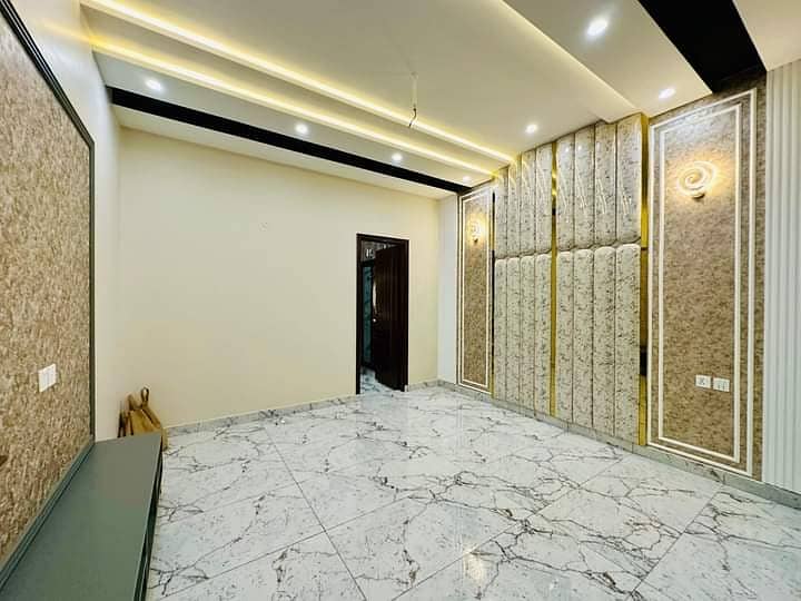 1 KANAL NOW LUXURY ELEVATION DESIGN MODERN LOWER PORTION WITH GAS AVAILABLY FOR RENT IN STATE LIFE PHASE 1 BLOCK -D LAHORE. DRIECT ACCESS FROM MAIN ROAD. CLOSE MASJID COMMERCIAL SHOPS PARK'S. 11