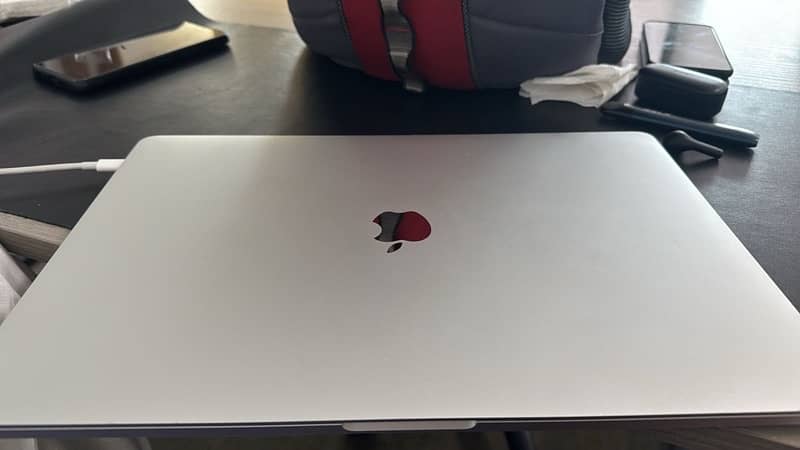 2018 macbook pro 15inch 32gb 512gb 2