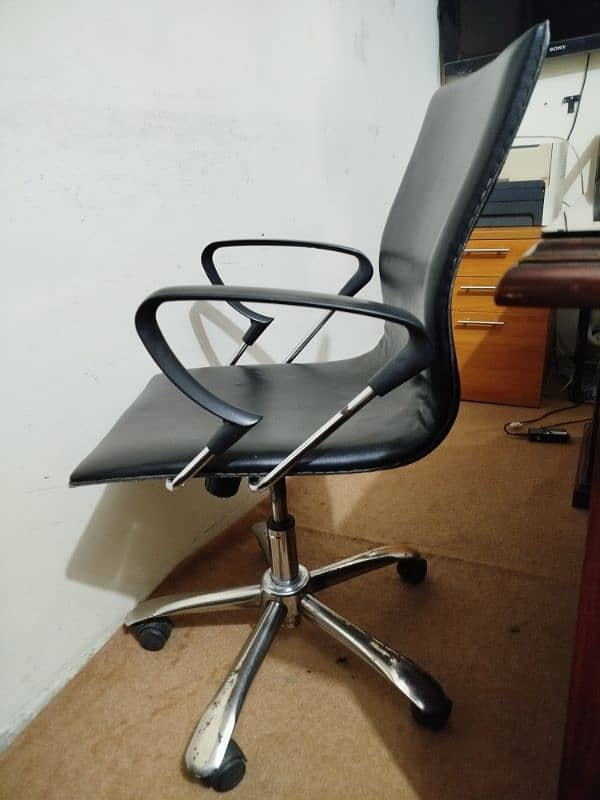 revolving chair (durable fresh look) 2