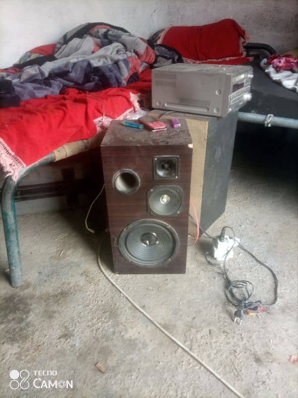 Denon Amplifier With 2 speakers 5