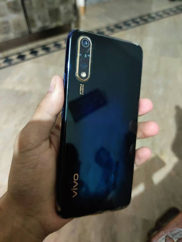 vivo s1 4 gb 128 3