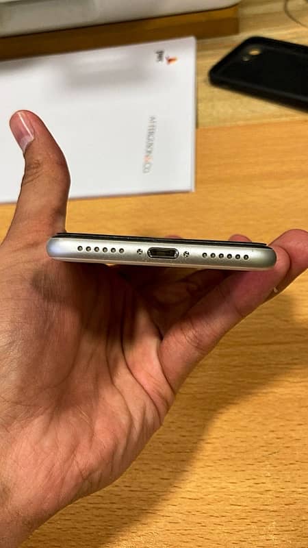 Iphone SE 2020 64gb Pta approved 7