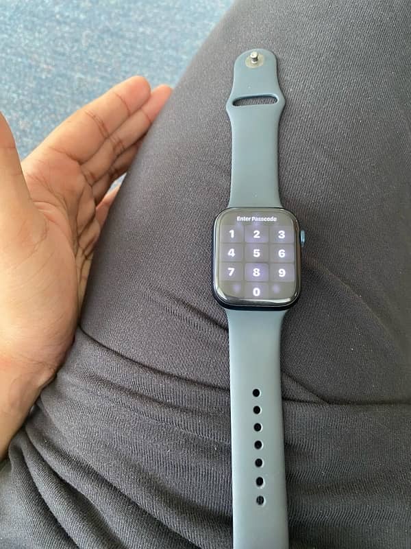 selling apple watch series 9(45mm) 3