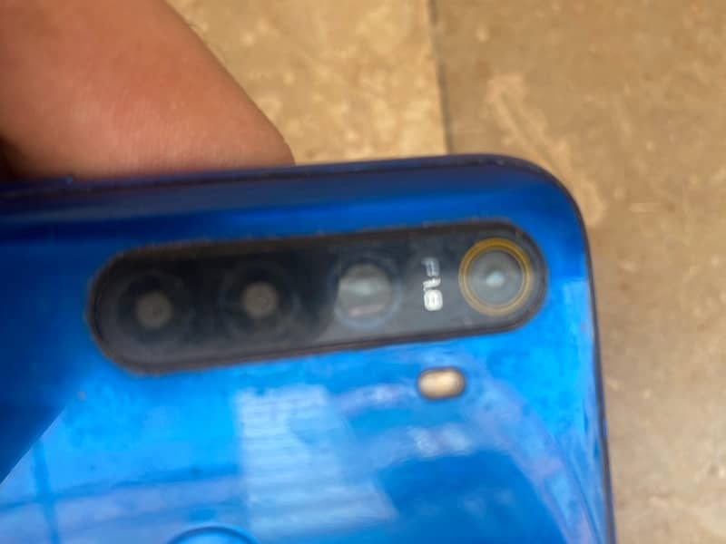 Realme 5 4/64 slightly used 8