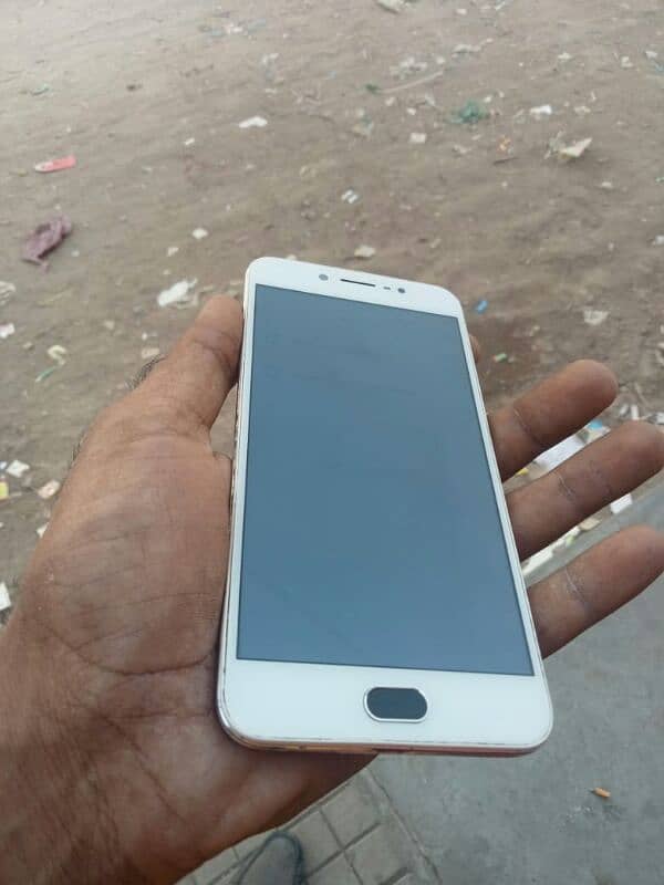 I m selling vivo y67 good condition 4gb 32gb non pta sale n exchange 0