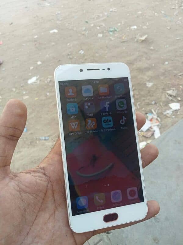 I m selling vivo y67 good condition 4gb 32gb non pta sale n exchange 1