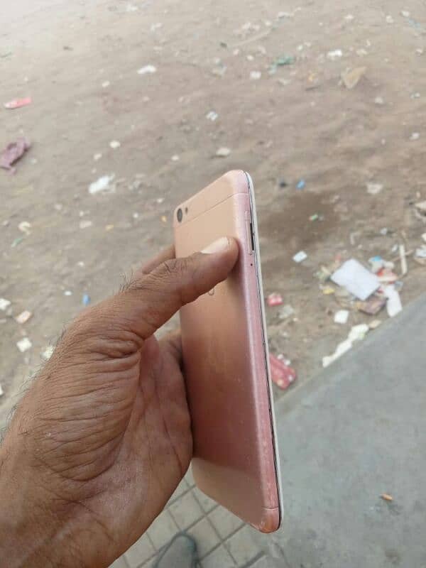 I m selling vivo y67 good condition 4gb 32gb non pta sale n exchange 2