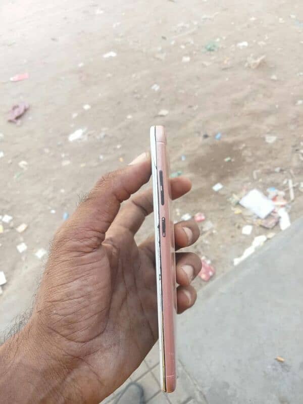 I m selling vivo y67 good condition 4gb 32gb non pta sale n exchange 3