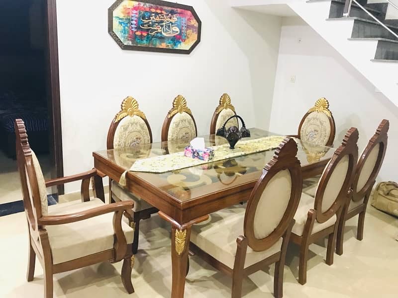 8 setter dining table with 2master chairs 7