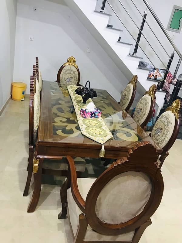 8 setter dining table with 2master chairs 9