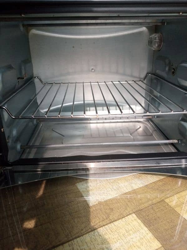 Electric baking oven 1