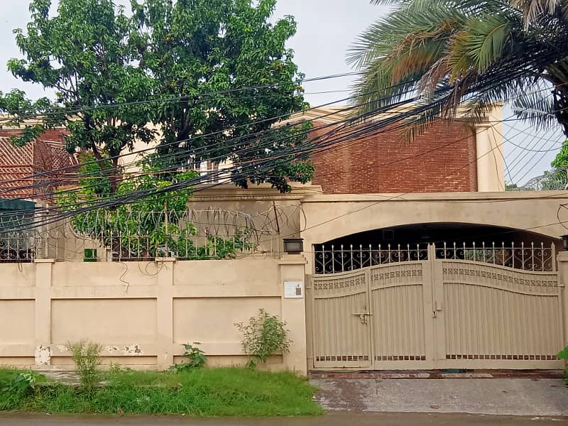 Cantt, 1 Kanal Upper Portion For Rent Gulberg Upper Mall Garden Town Shadman Gor zaman park Lahore 0